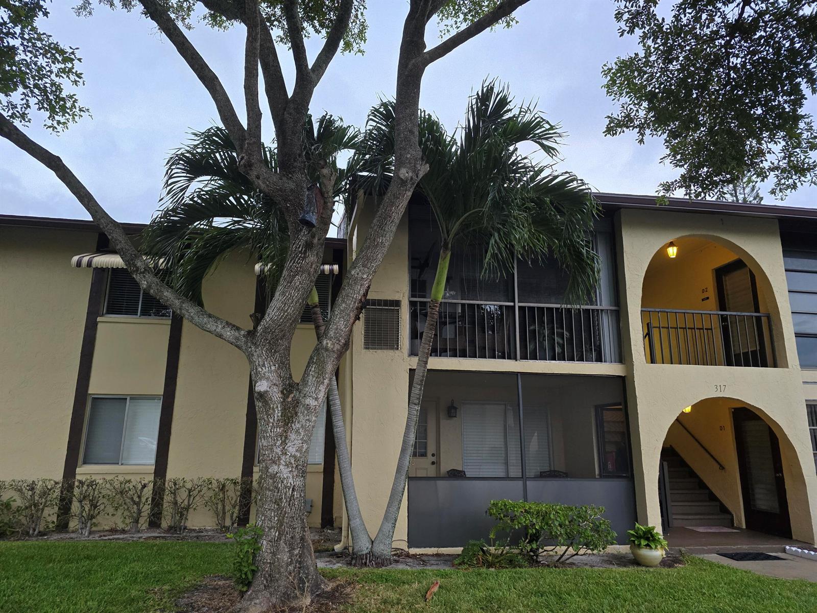 317 Pine Ridge Circle, FL 33463