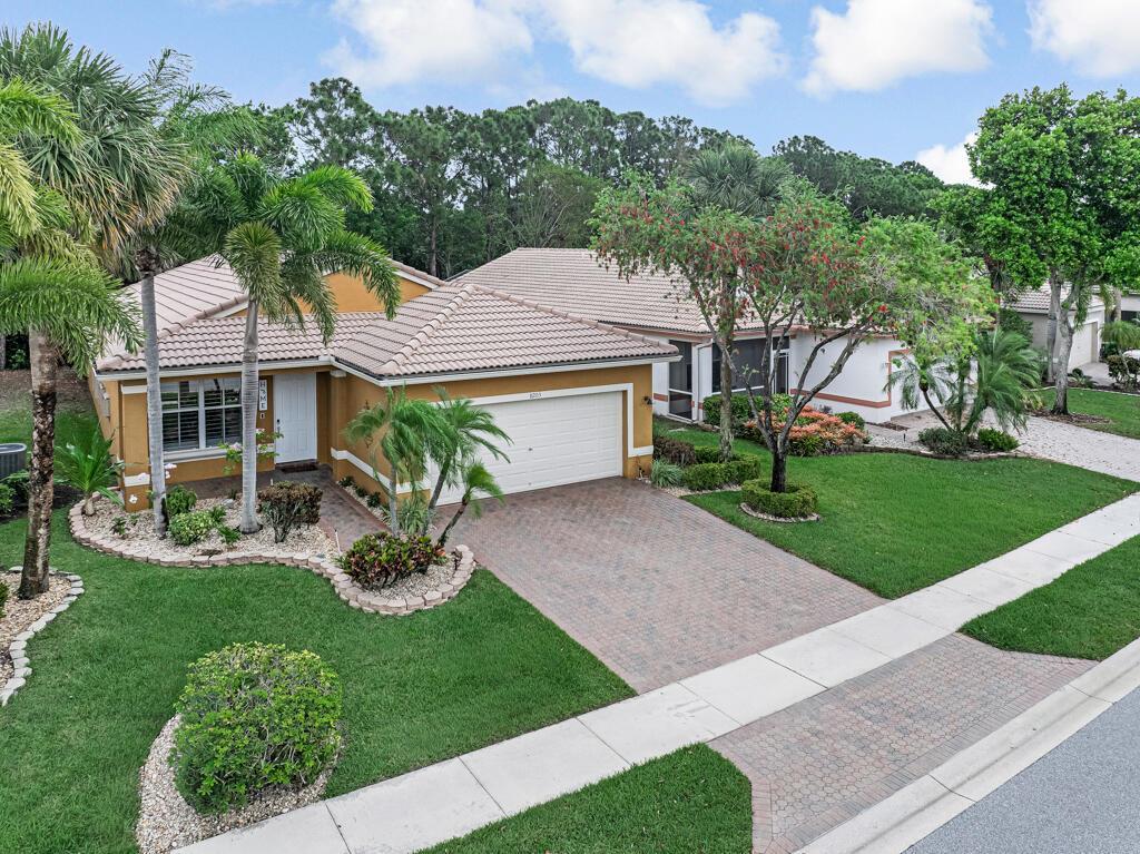 8203 Bellafiore Way, Boynton Beach FL 33472 photo 2