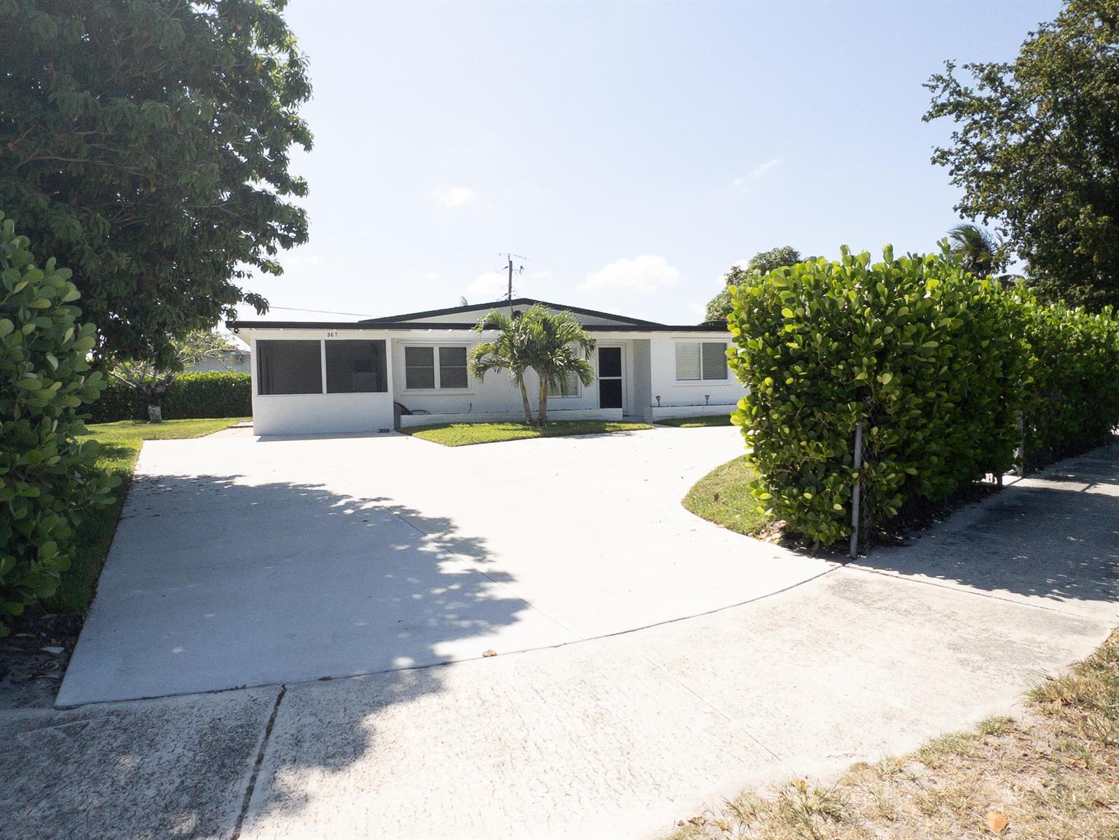 887 W Perry Street, Lantana FL 33462