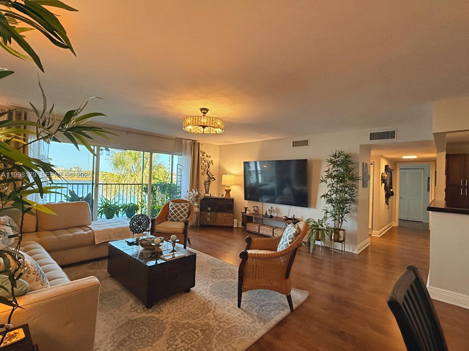 605 Ives Dairy Rd # 7, Miami FL 33179 photo 4