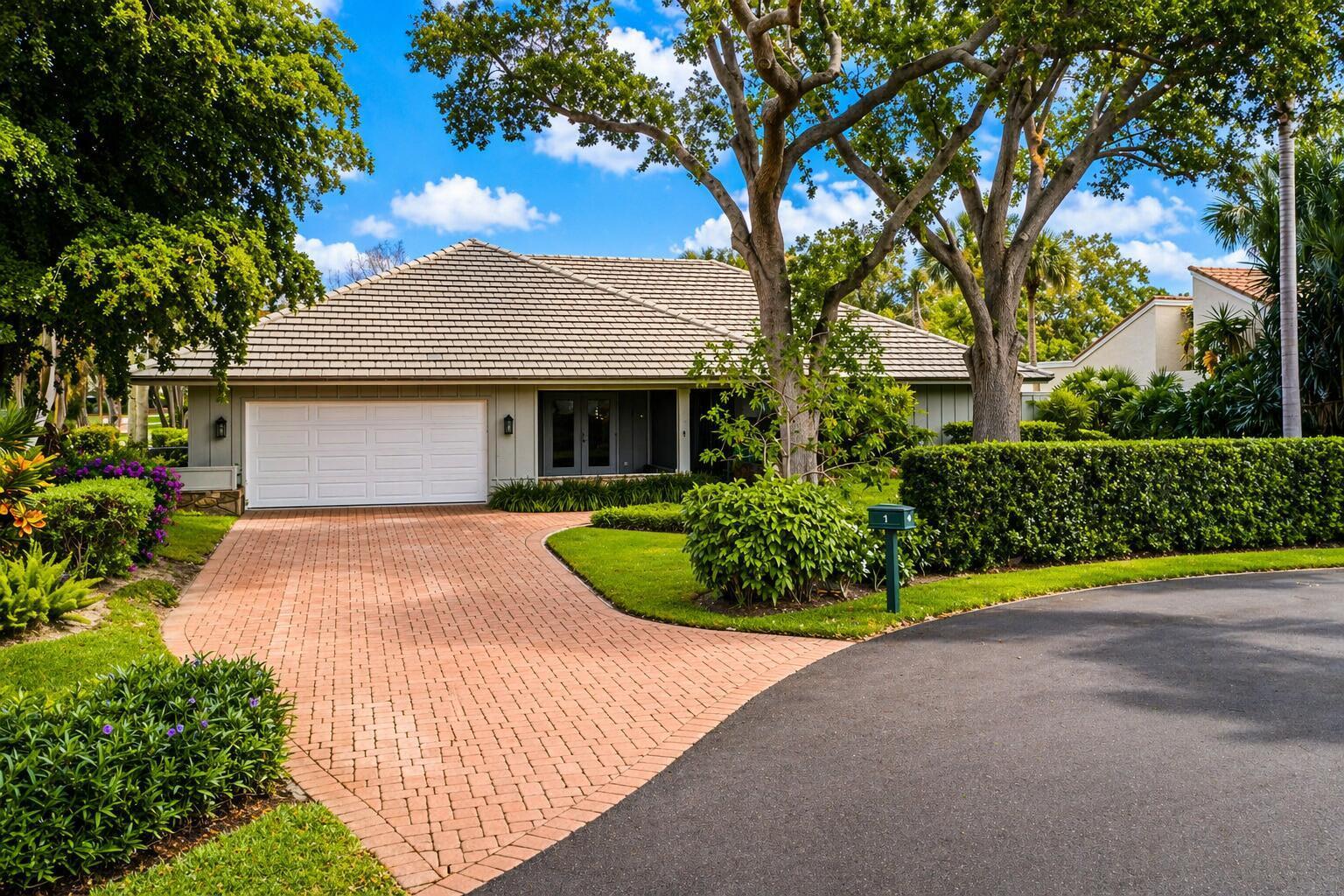 1 Balfour Road E, Palm Beach Gardens FL 33418