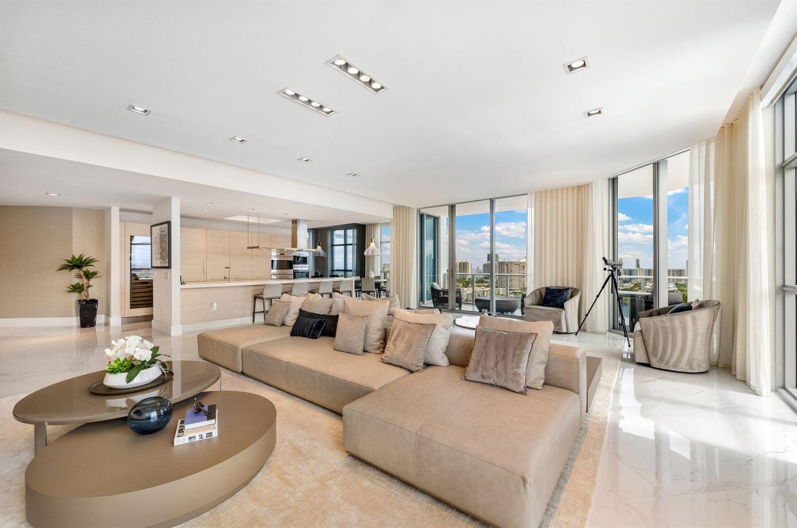 17301 Biscayne Boulevard # 7, North Miami Beach FL 33160 photo 3