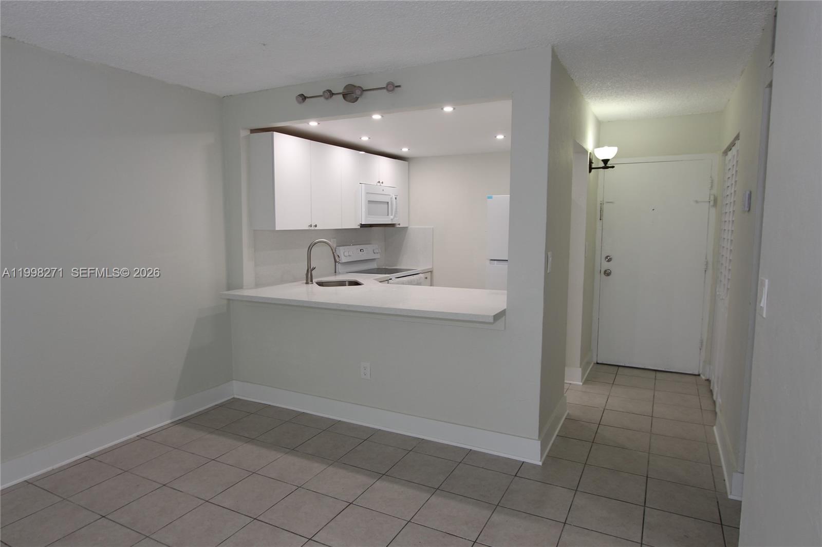 4550 NW 9th St # 811E, Miami FL 33126 photo 3