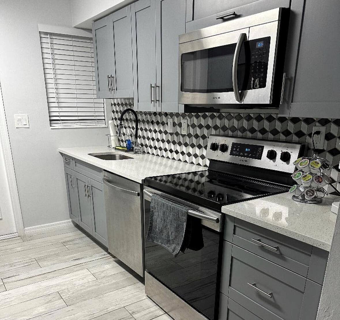 136 Akron Street # B2, FL 33461 photo 4