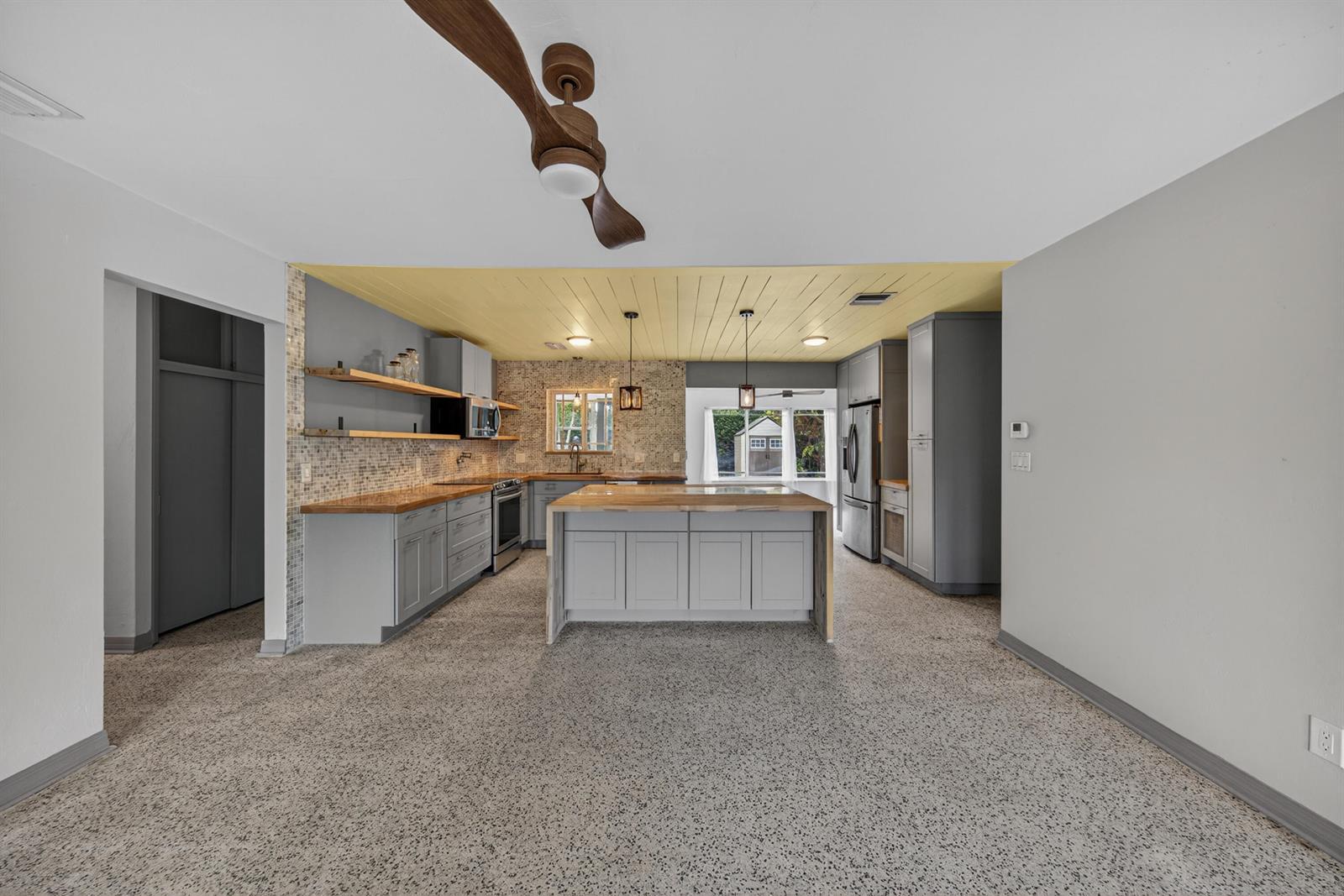 818 NW 28th Court, Wilton Manors FL 33311 photo 3
