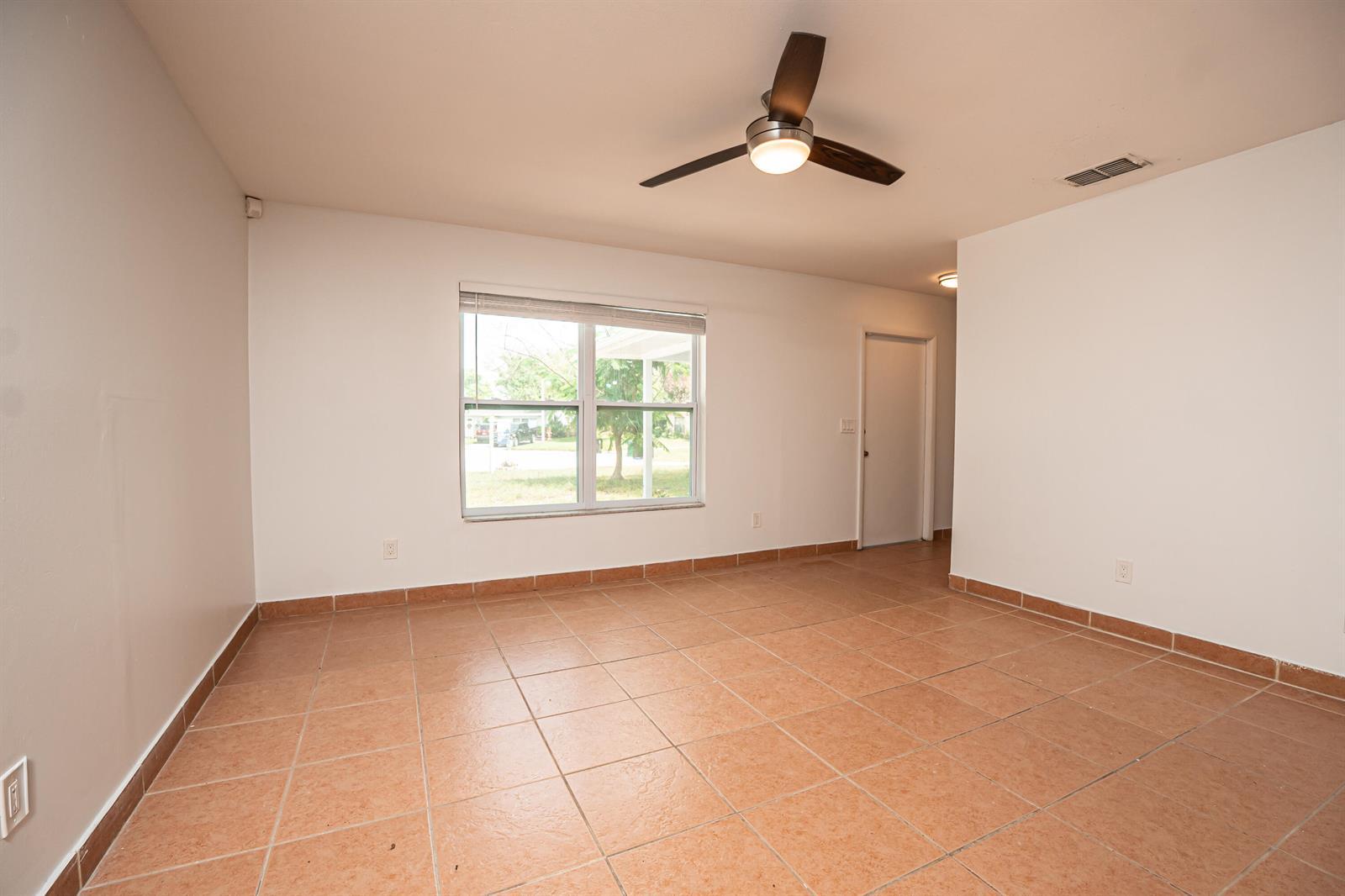402 SW Ruffner Court, Port St. Lucie FL 34953 photo 4