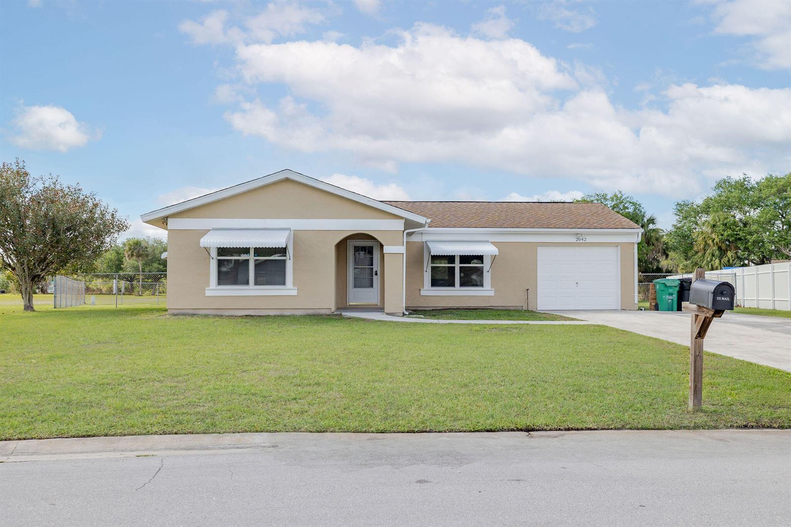 2042 SE Oxmoor Terrace, Port St. Lucie FL 34952 photo 3