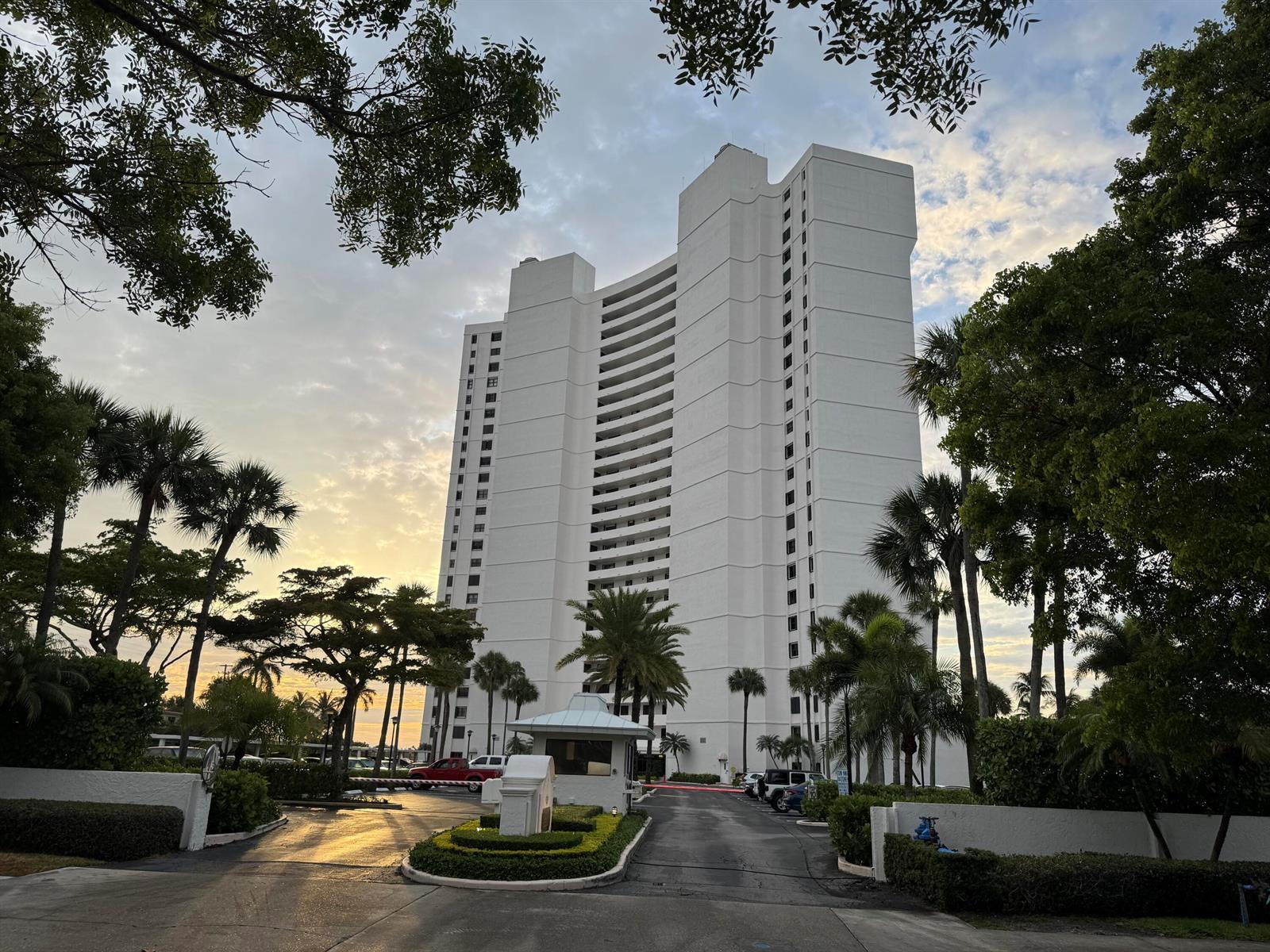 5200 N Flagler Drive # 803, West Palm Beach FL 33407 photo 2