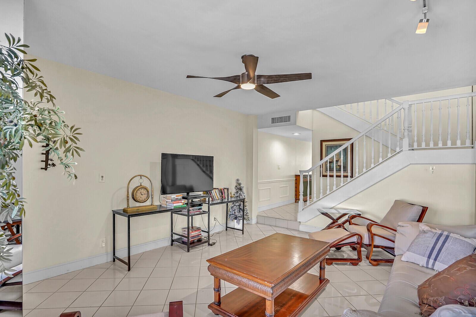 584 SE 20th Avenue # 2, Deerfield Beach FL 33441 photo 3