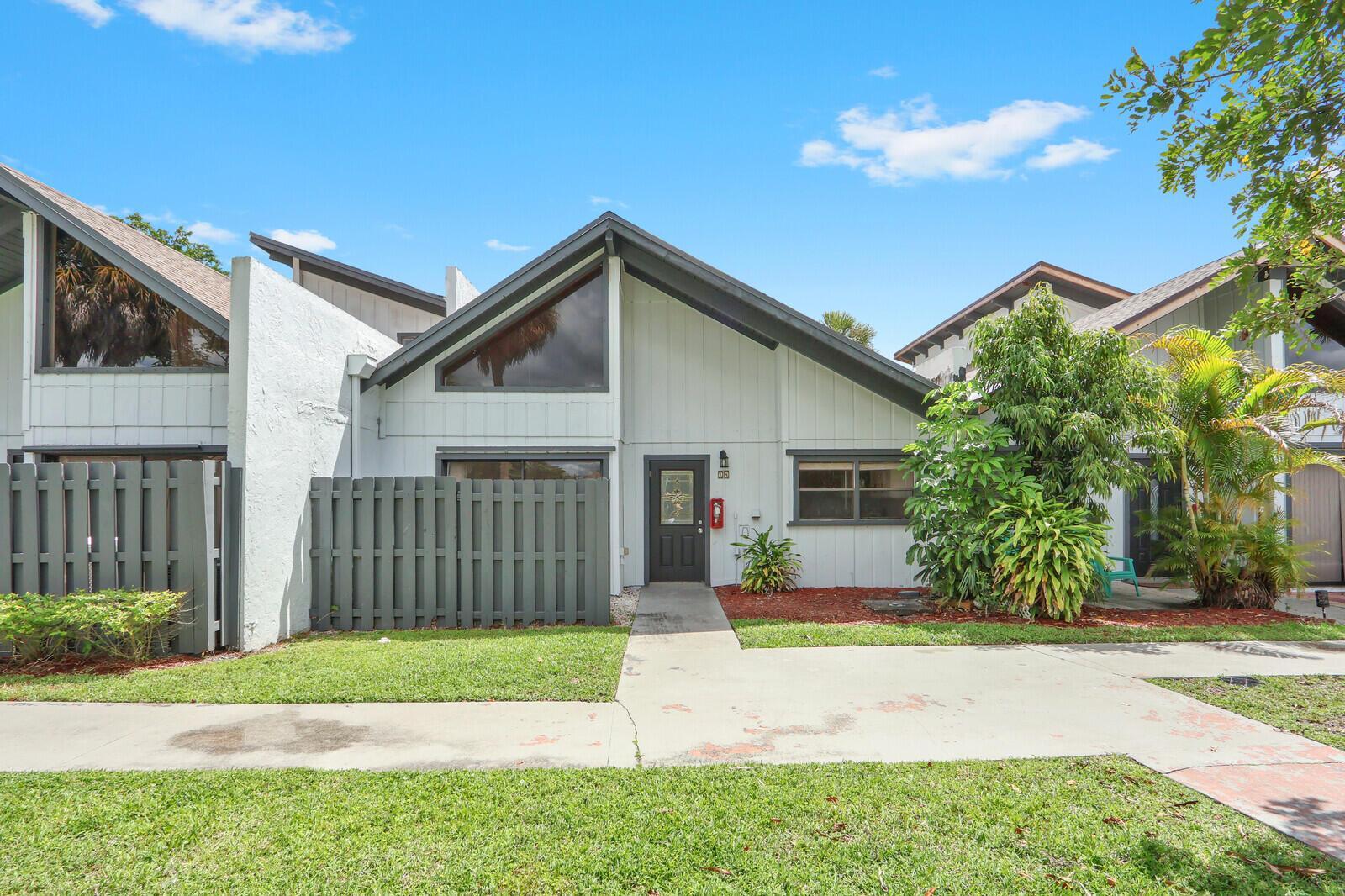 100 Sparrow Drive # 14, Royal Palm Beach FL 33411