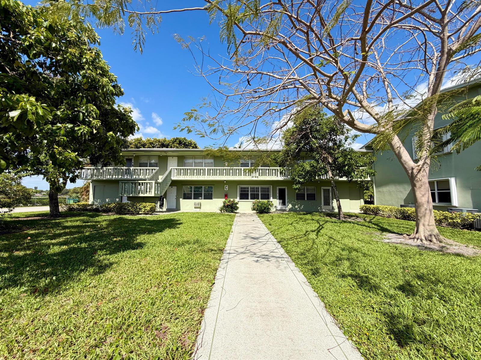 62 Easthampton C, West Palm Beach FL 33417