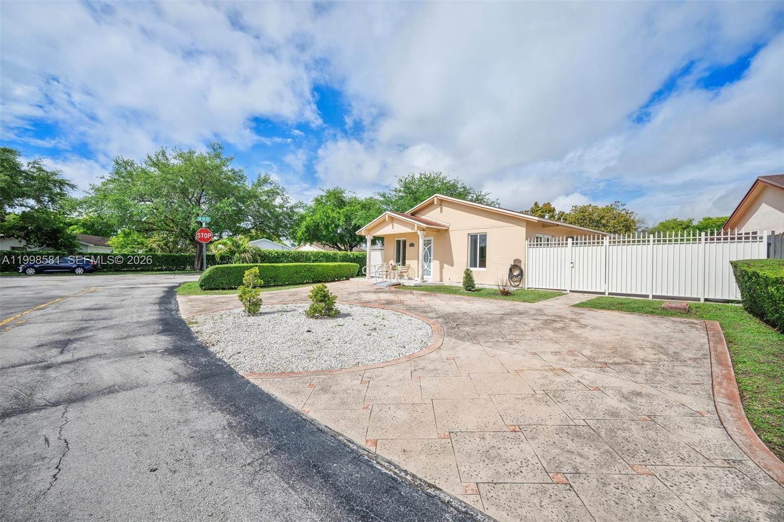4218 SW 138th Ct, Miami FL 33175 photo 2