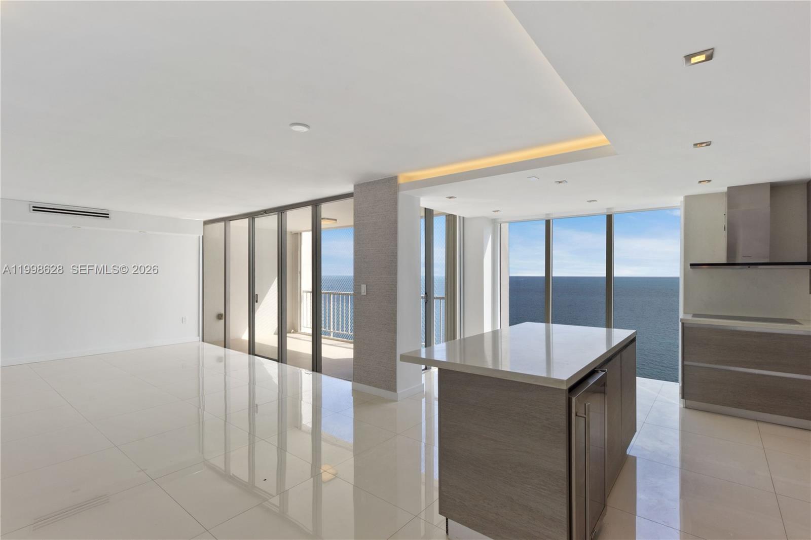 881 Ocean Dr # 18F, Key Biscayne FL 33149 photo 2