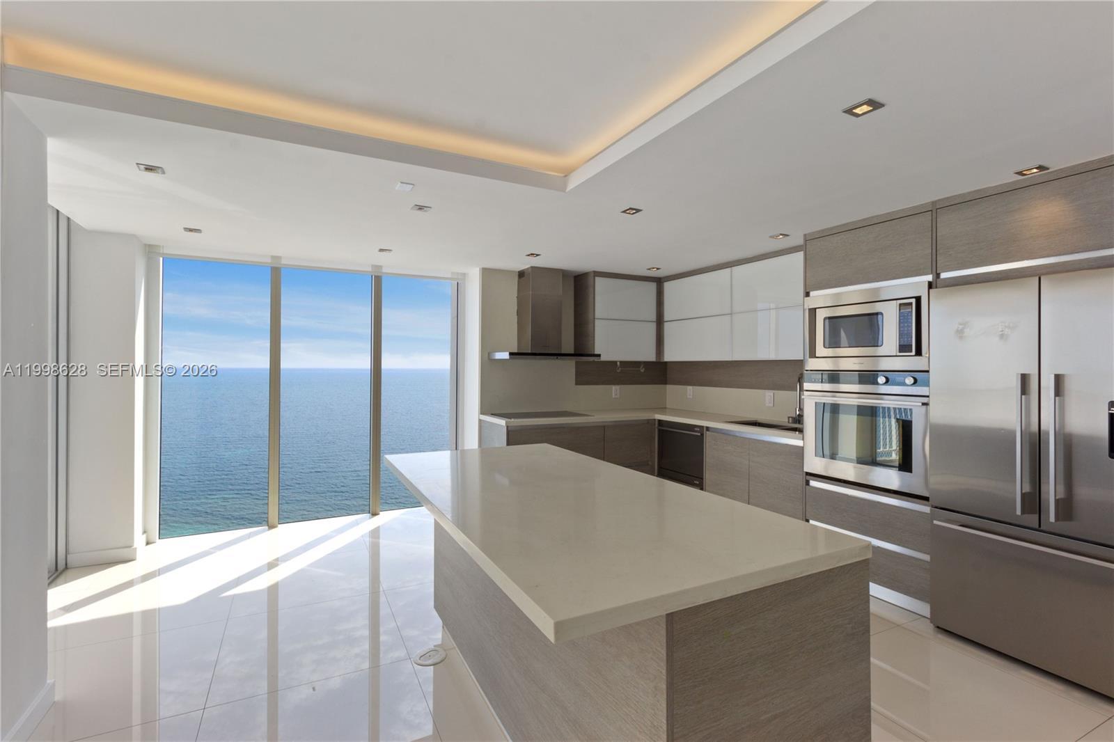 881 Ocean Dr # 18F, Key Biscayne FL 33149 photo 3