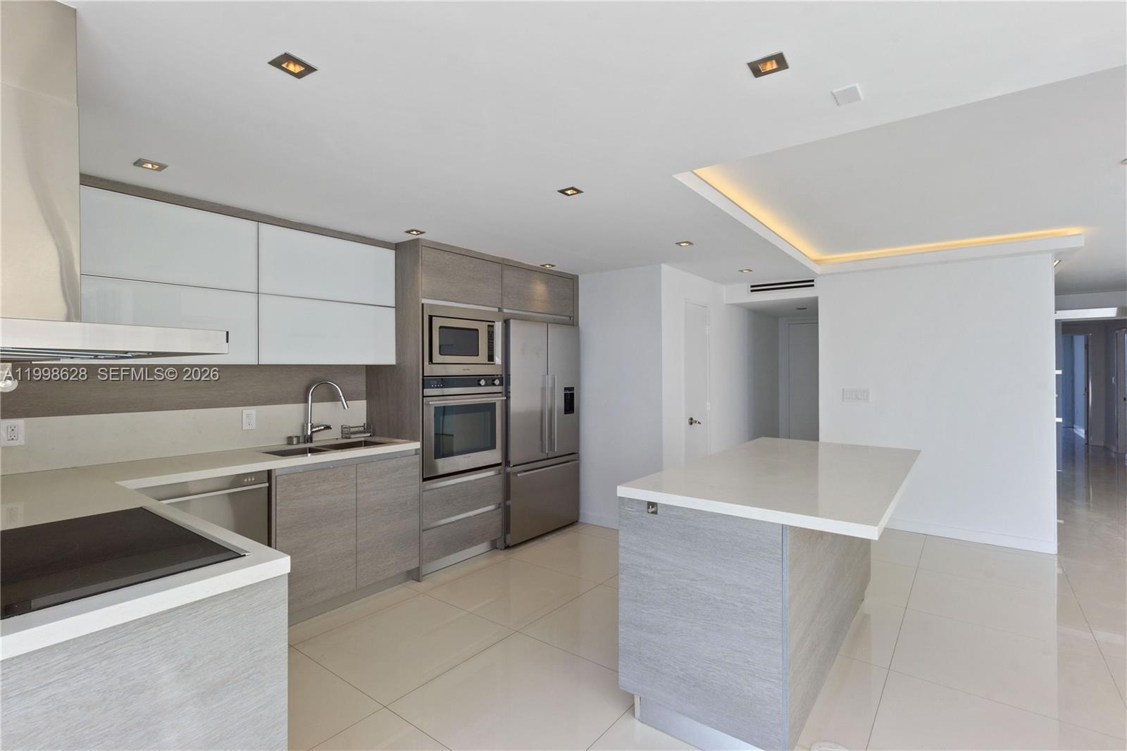 881 Ocean Dr # 18F, Key Biscayne FL 33149 photo 4