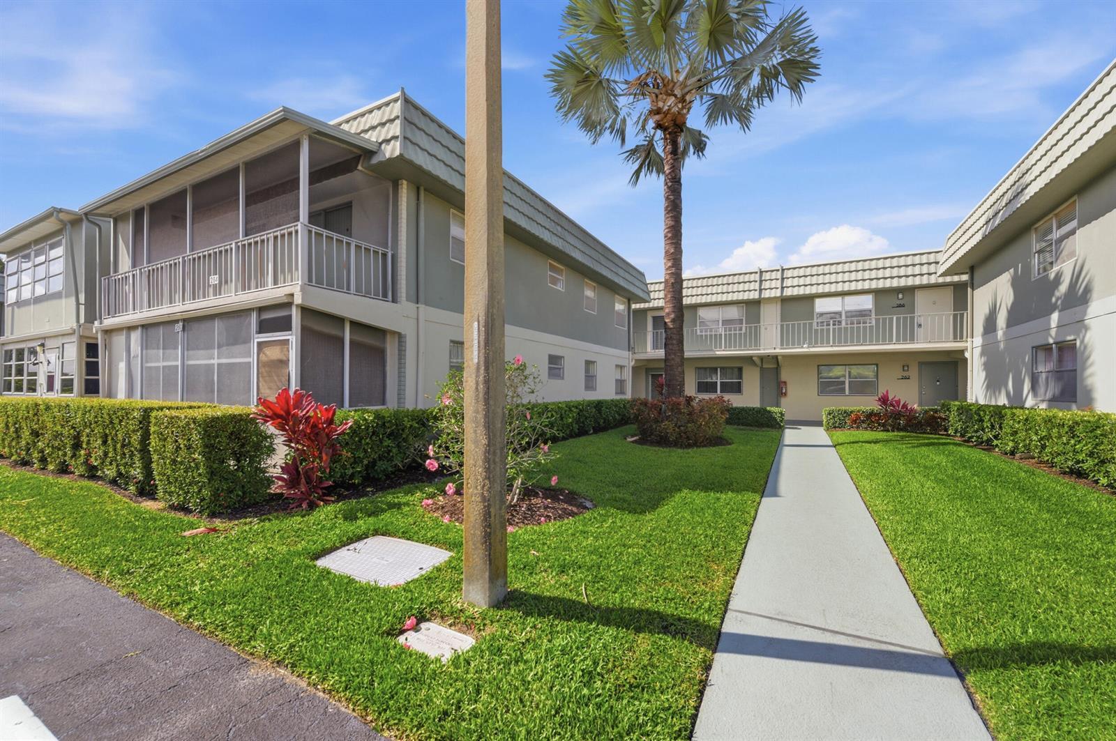 284 Flanders F, Delray Beach FL 33484 photo 3