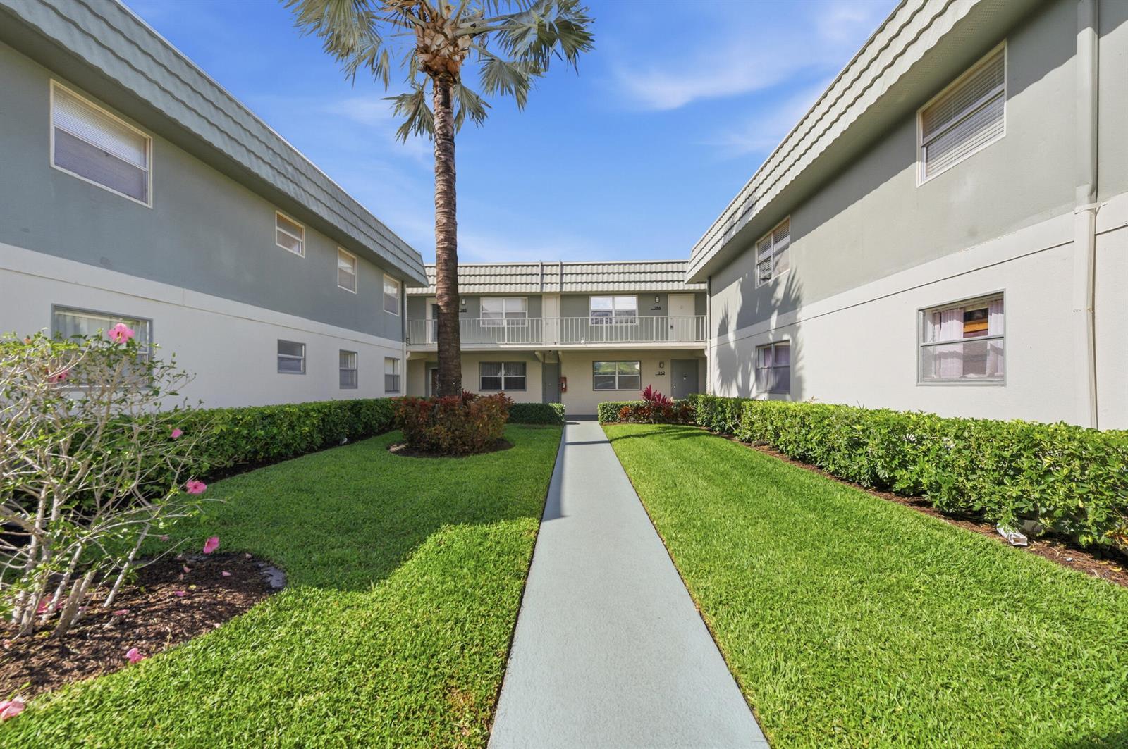 284 Flanders F, Delray Beach FL 33484 photo 4