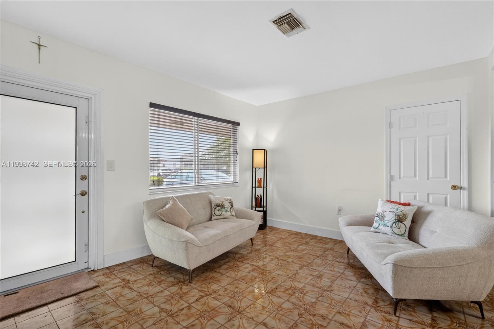 733 W 33rd St, Hialeah FL 33012 photo 3