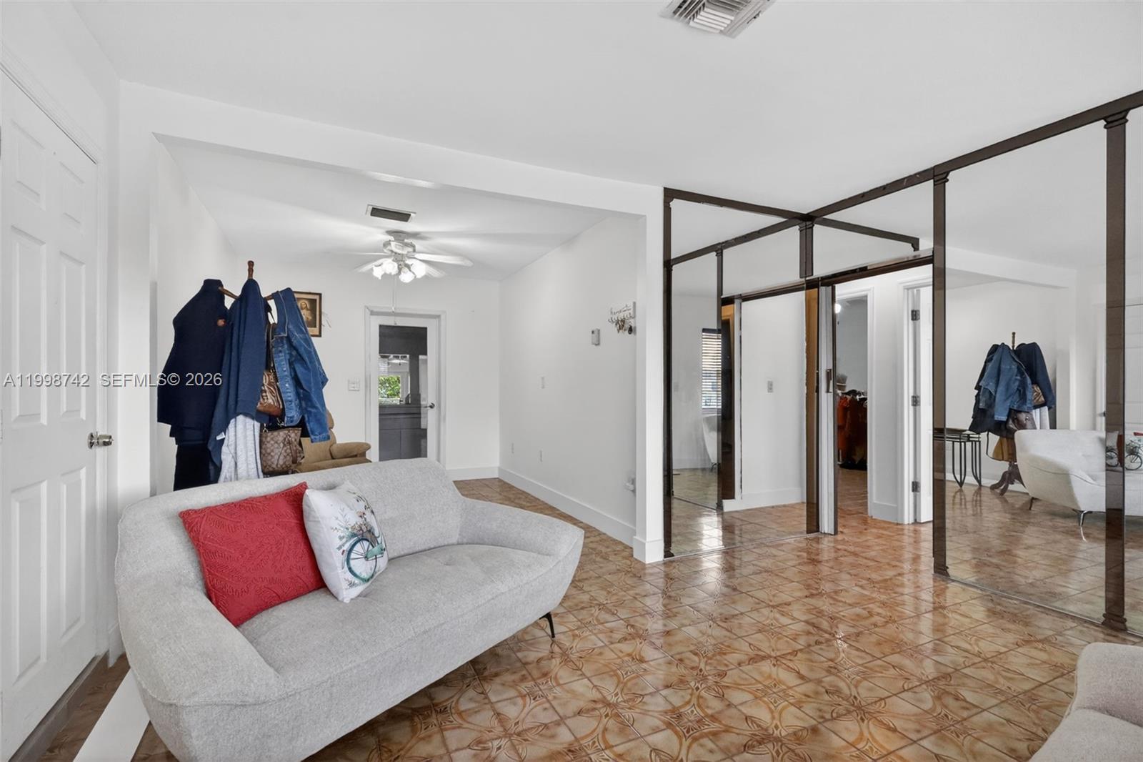 733 W 33rd St, Hialeah FL 33012 photo 4