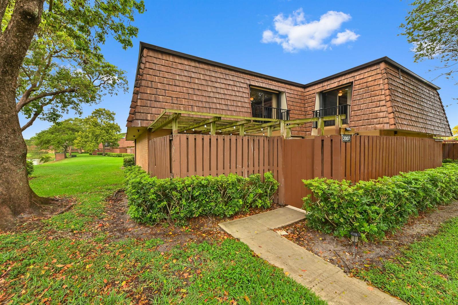 2007 20th Lane, FL 33463