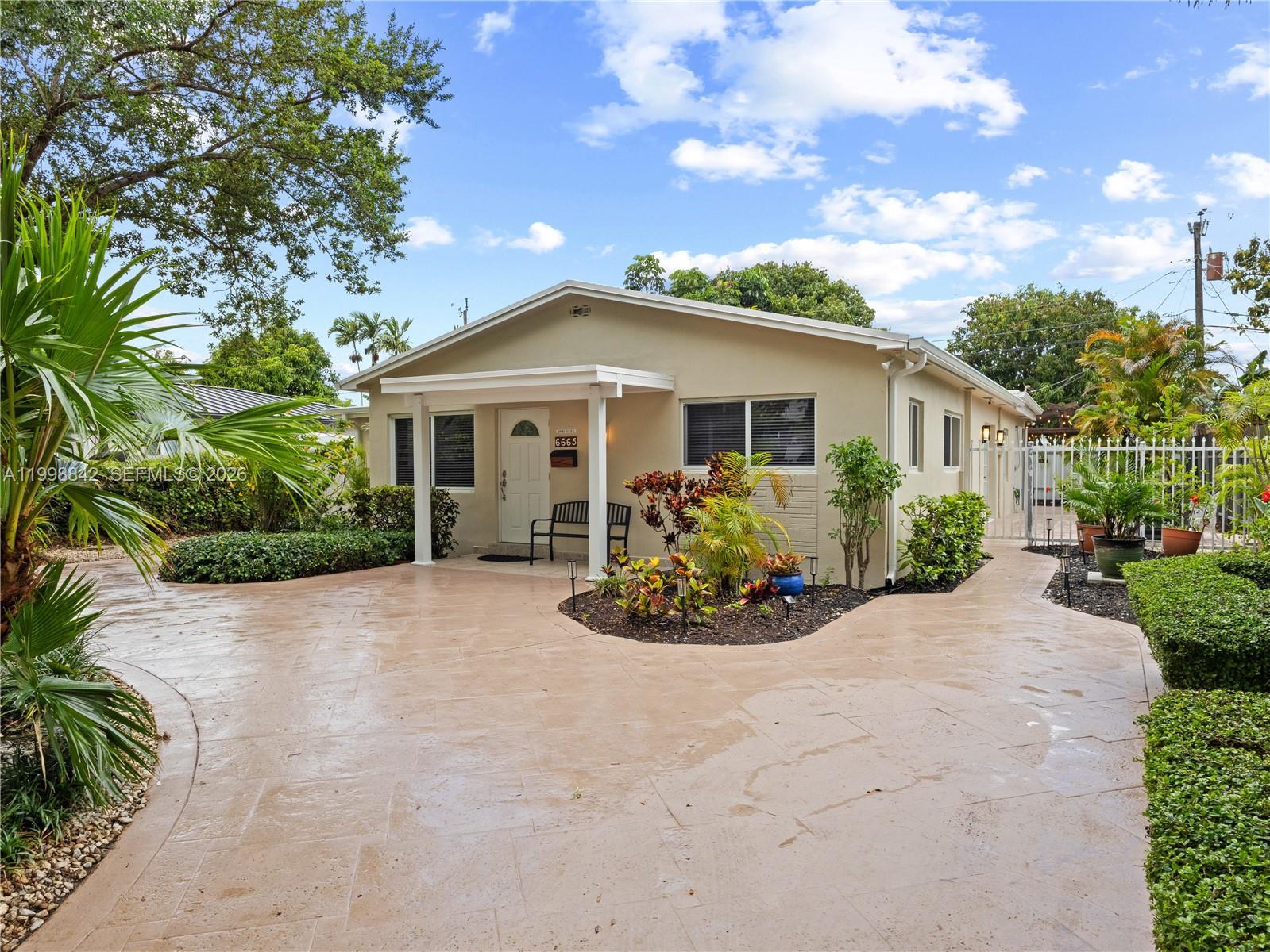 6665 NW 39th St, Virginia Gardens FL 33166 photo 2