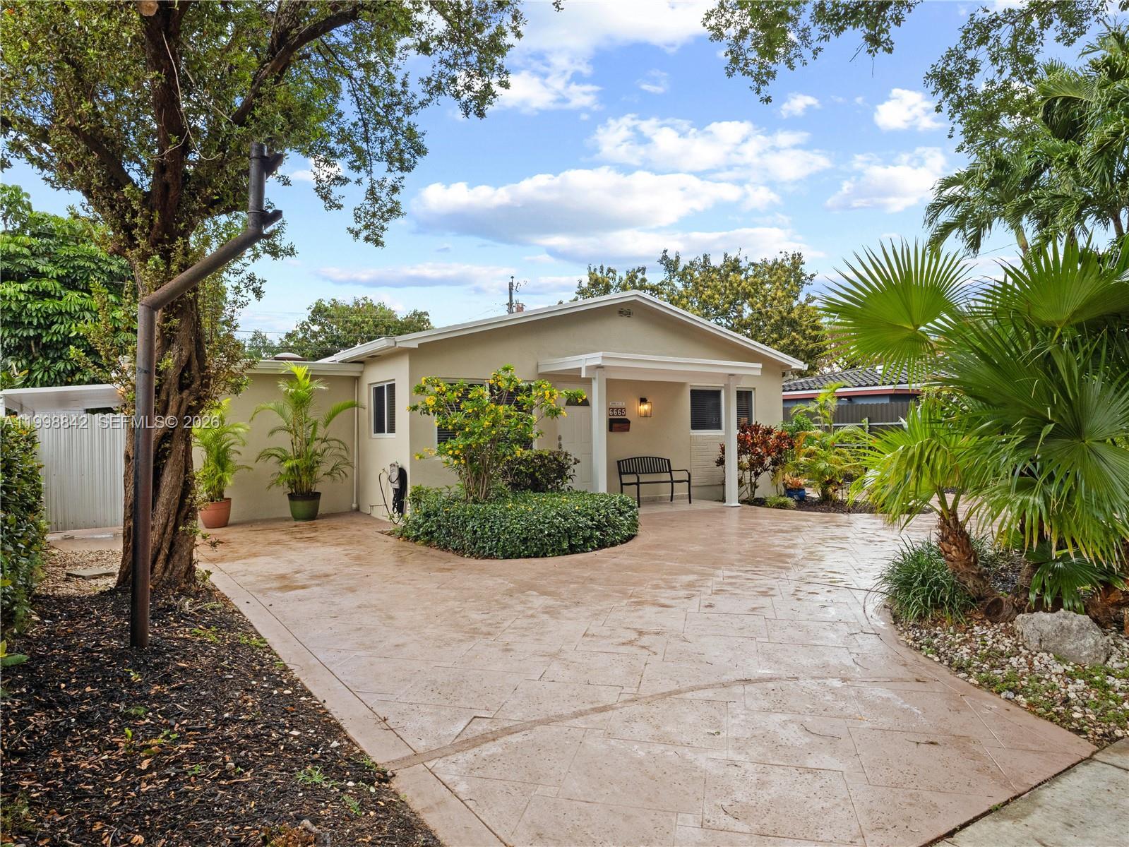 6665 NW 39th St, Virginia Gardens FL 33166 photo 3