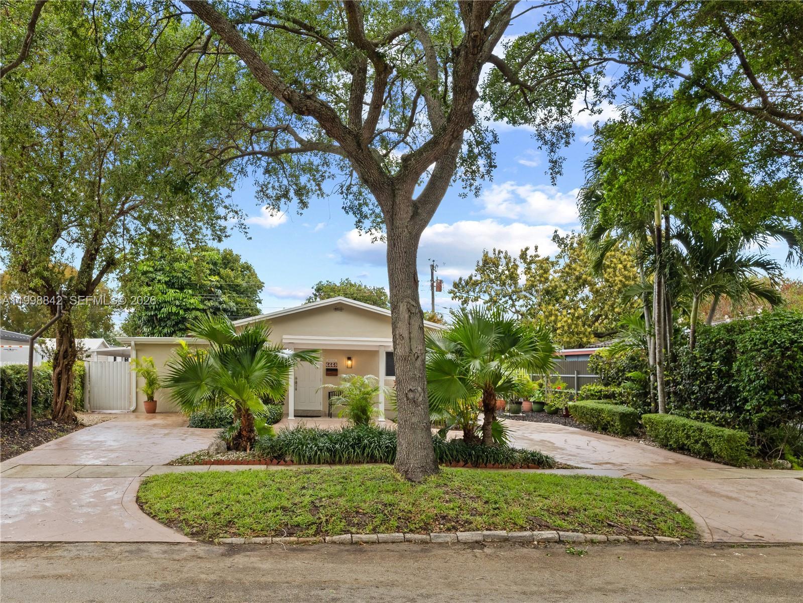 6665 NW 39th St, Virginia Gardens FL 33166