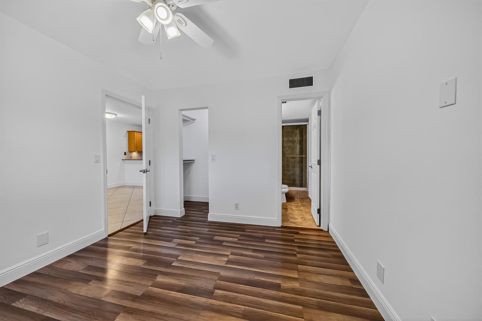 2907 NE 8th Terrace # 205, Oakland Park FL 33334 photo 4
