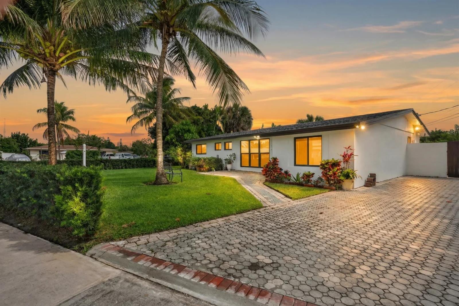 5051 NE 6th Avenue, Deerfield Beach FL 33064