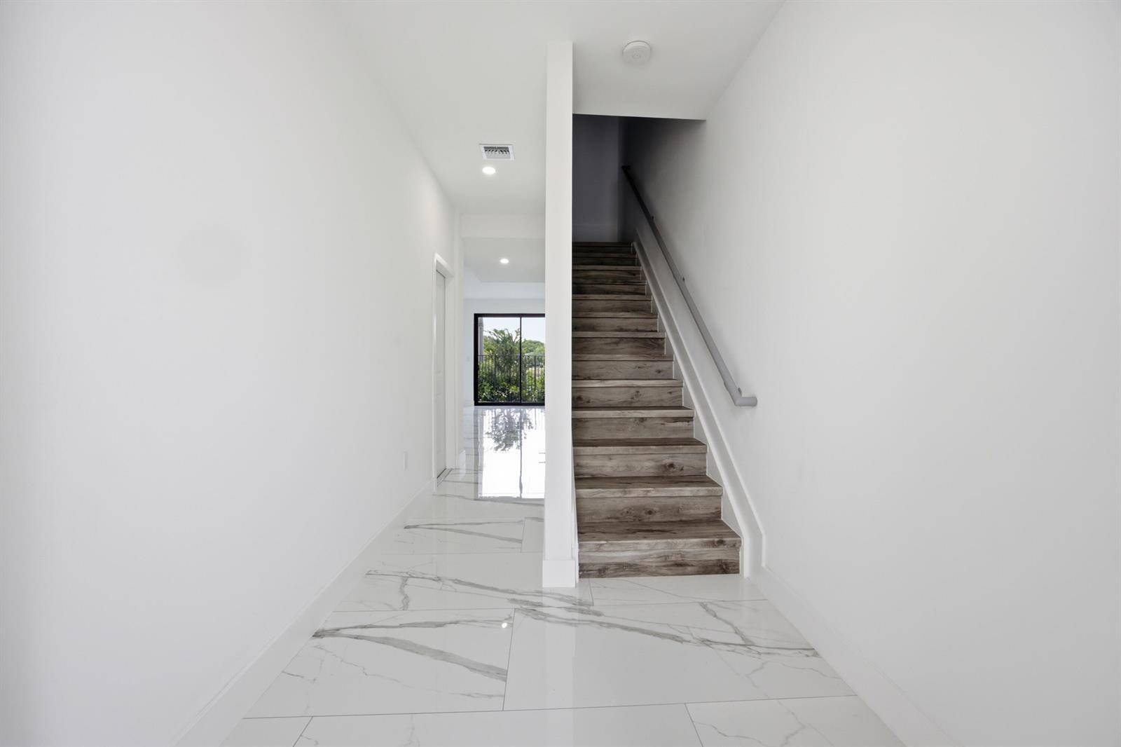 1544 NW 1st Avenue, Pompano Beach FL 33060 photo 3