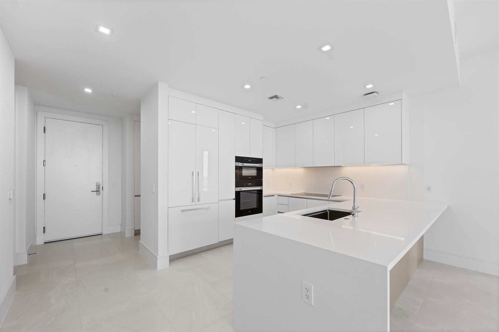 220 Lake Shore Drive # 811, Lake Park FL 33403 photo 3