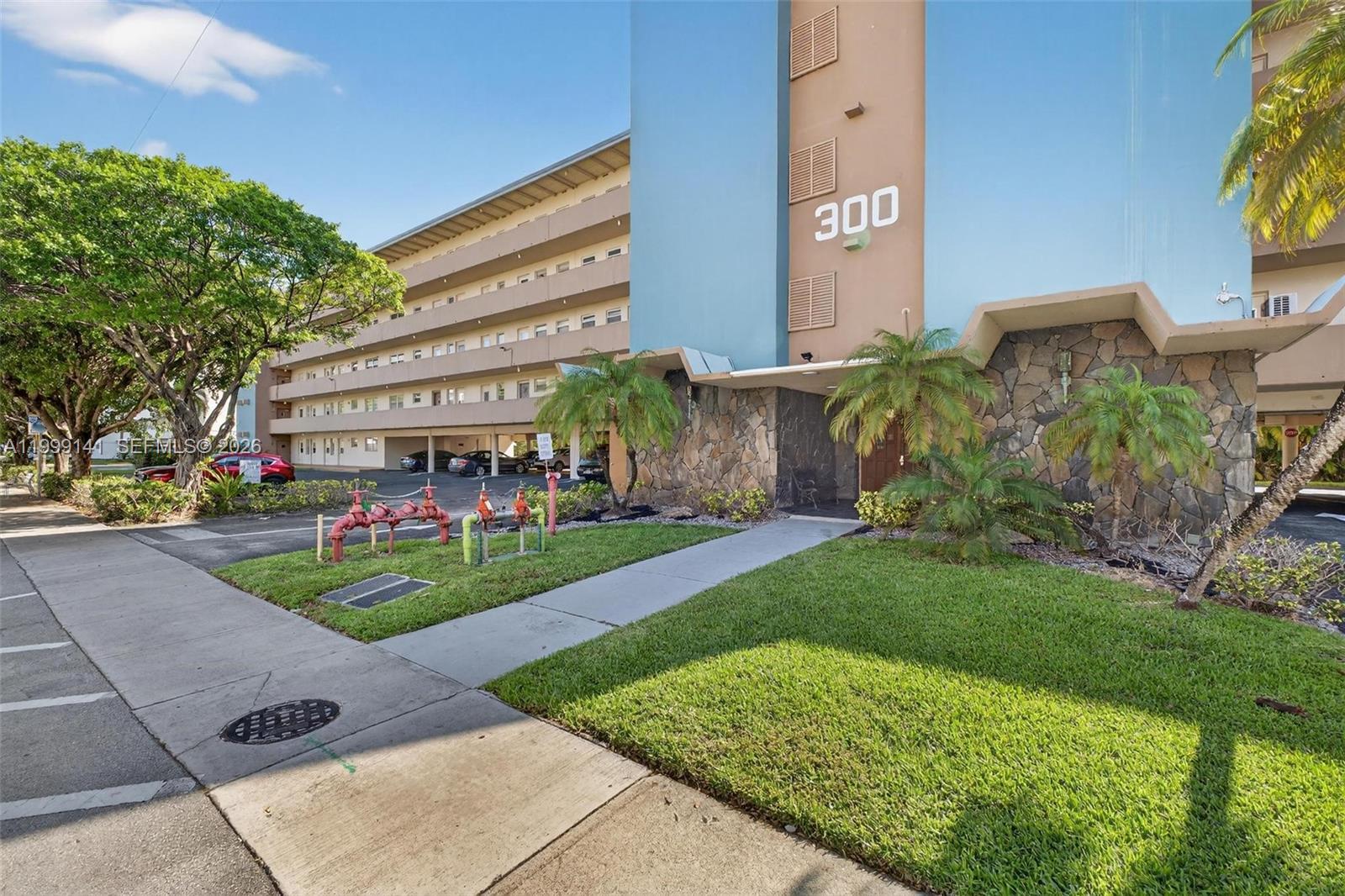 300 NE 14th Ave # 505, Hallandale Beach FL 33009 photo 2