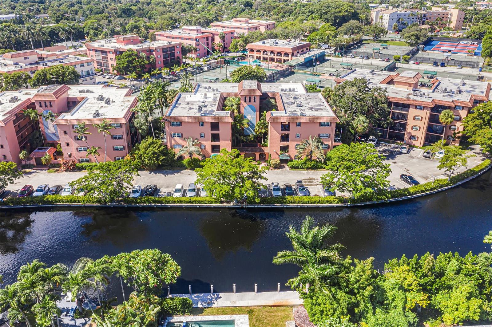 620 Tennis Club Drive # 111, Fort Lauderdale FL 33311