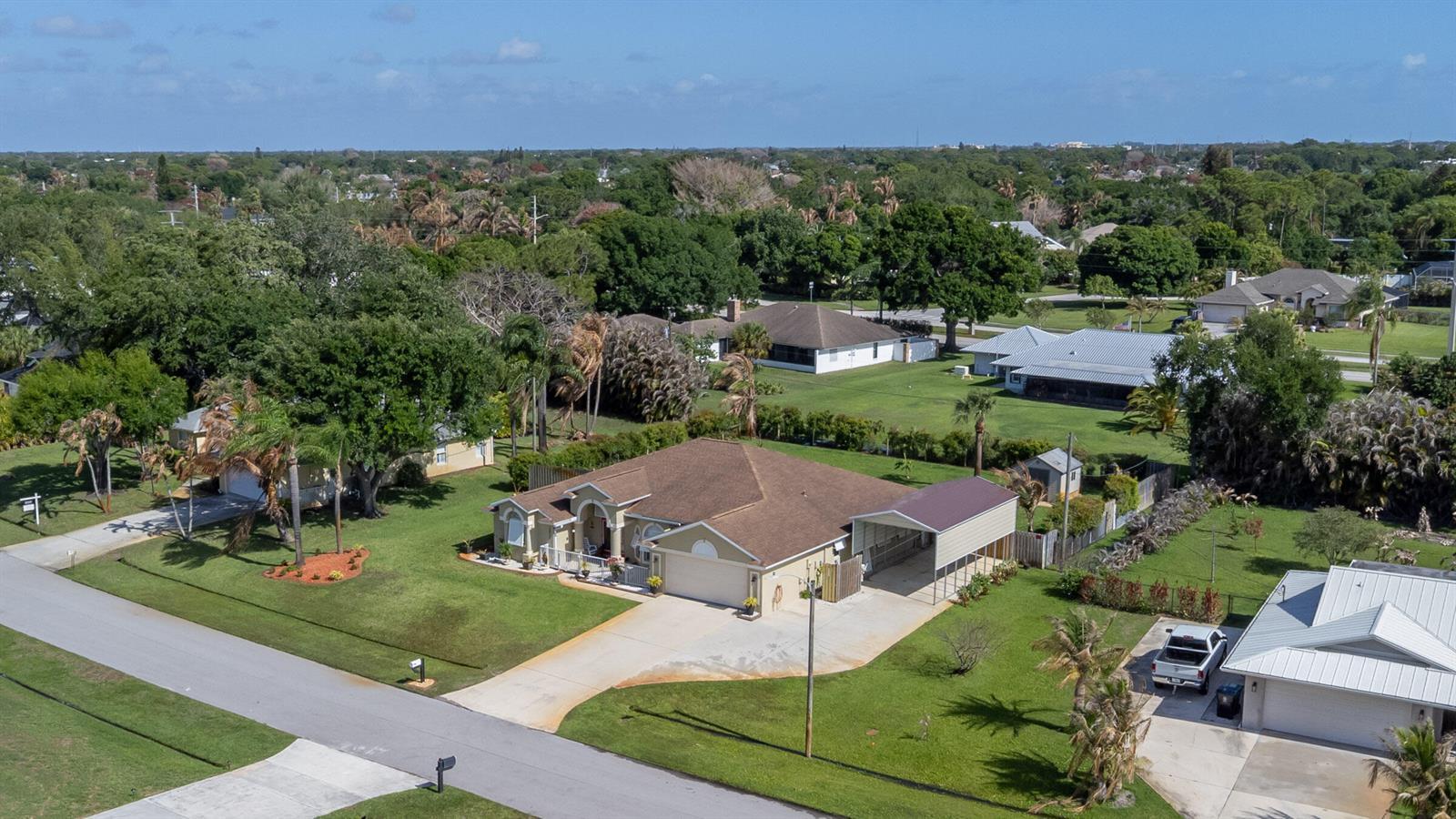 2025 SE Allamanda Drive, Port St. Lucie FL 34952 photo 2
