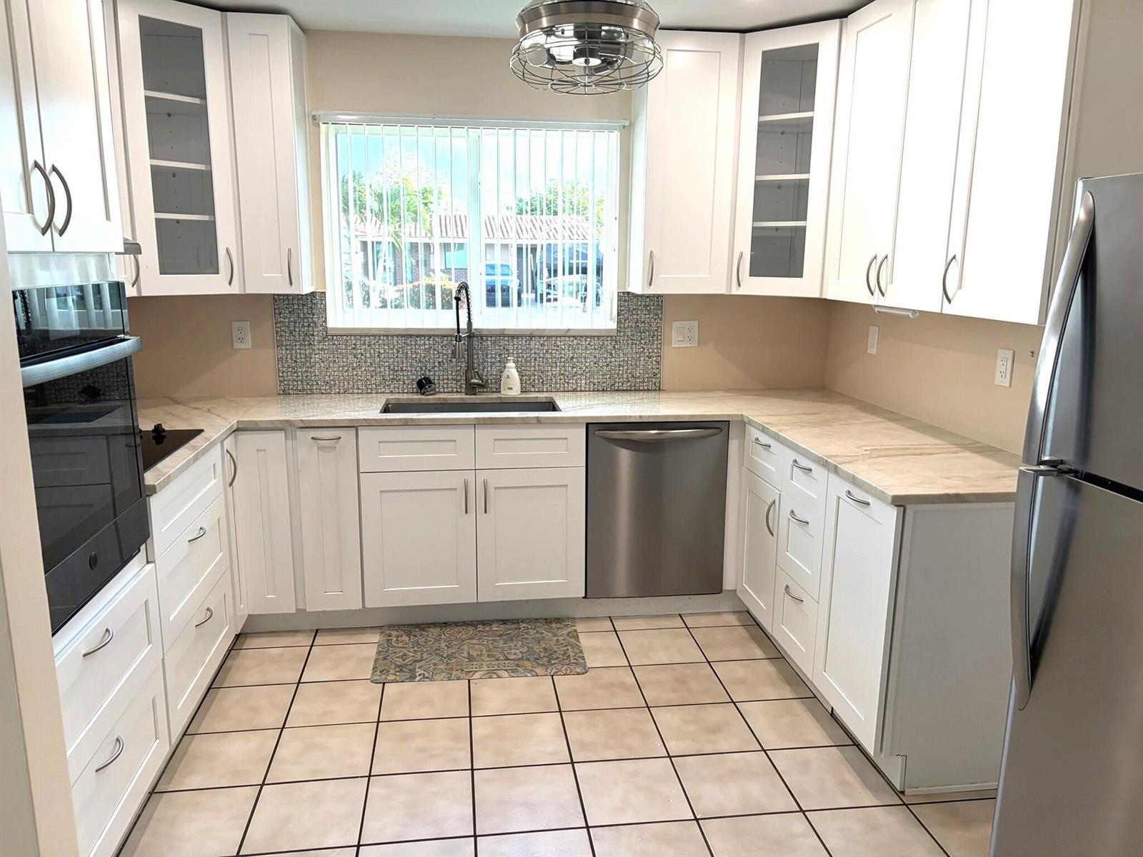 8881 NW 11th Street, Pembroke Pines FL 33024 photo 4