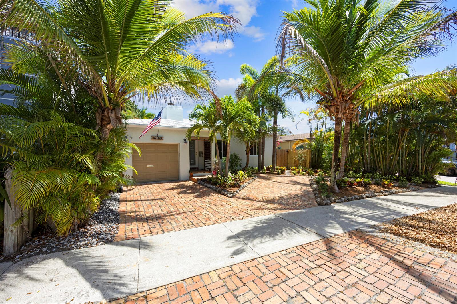 634 NE 17th Way, Fort Lauderdale FL 33304 photo 2