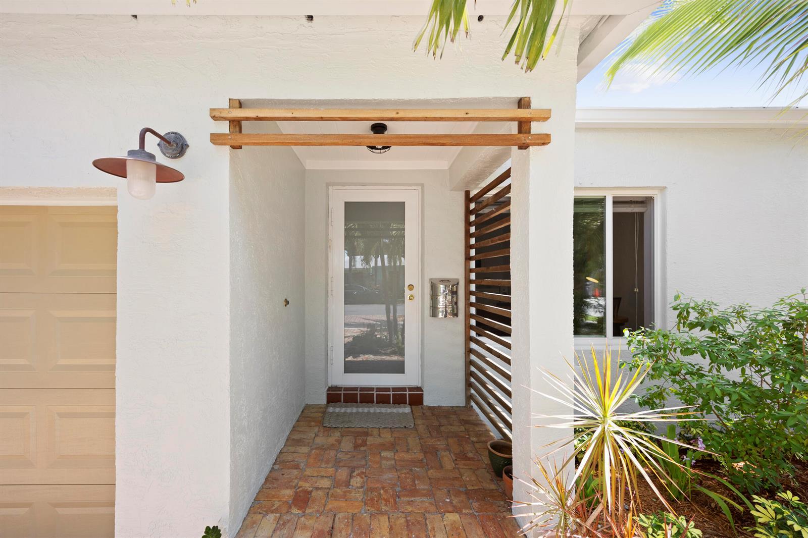 634 NE 17th Way, Fort Lauderdale FL 33304 photo 4