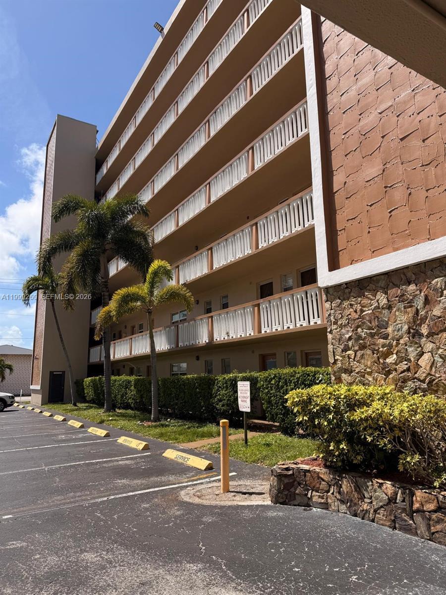Hallandale Beach, FL 33009