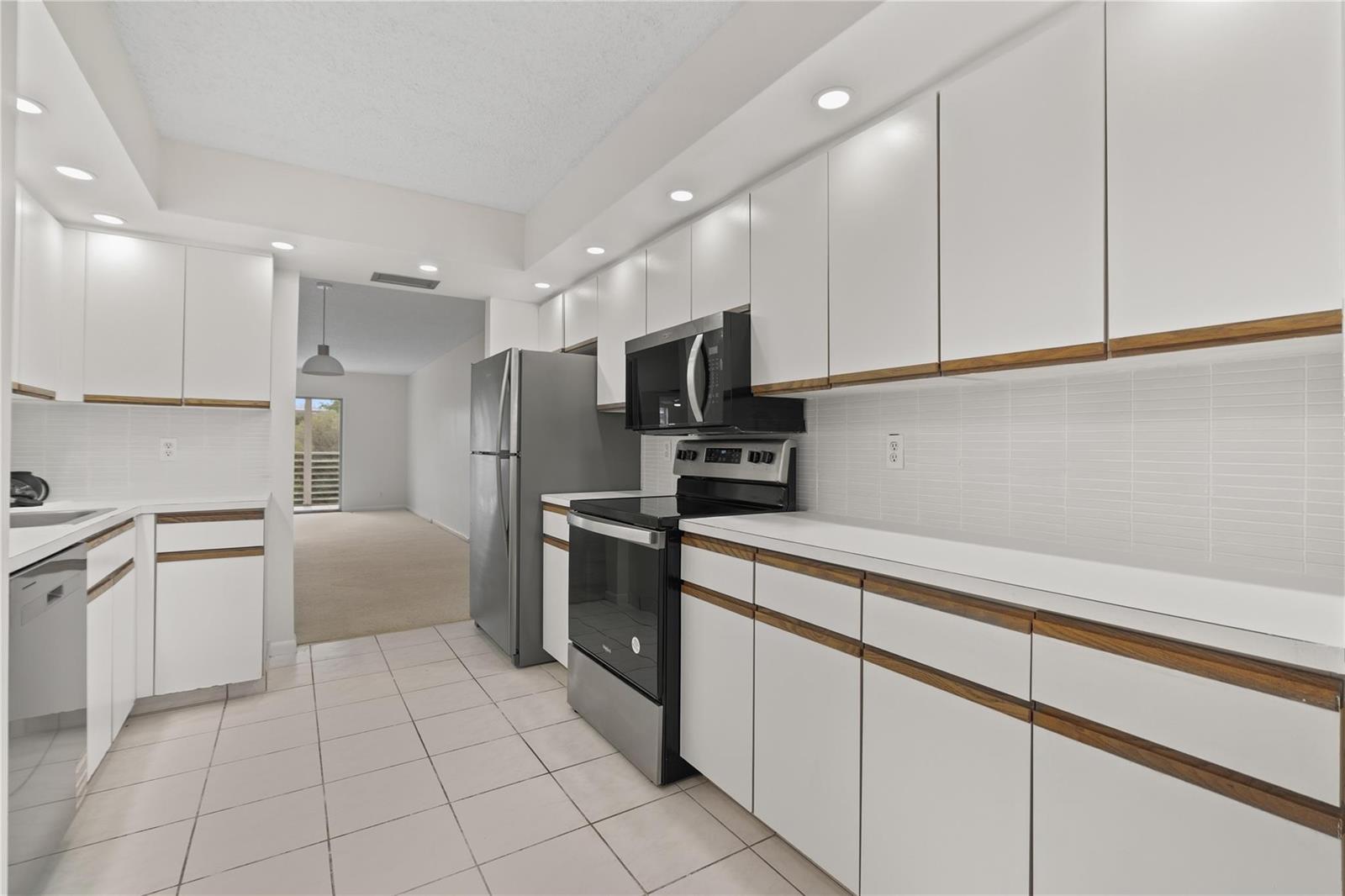 1801 Eleuthera Point # J3, Coconut Creek FL 33066