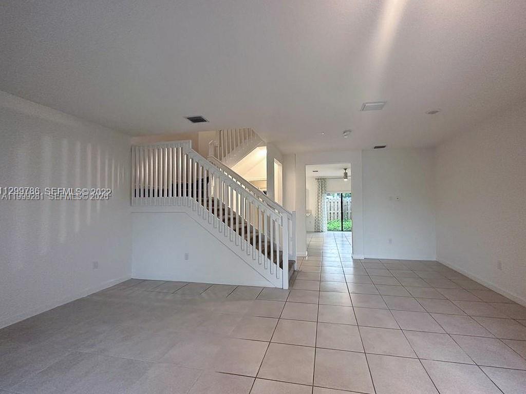 20800 NE 5th Ct, Miami FL 33179 photo 2