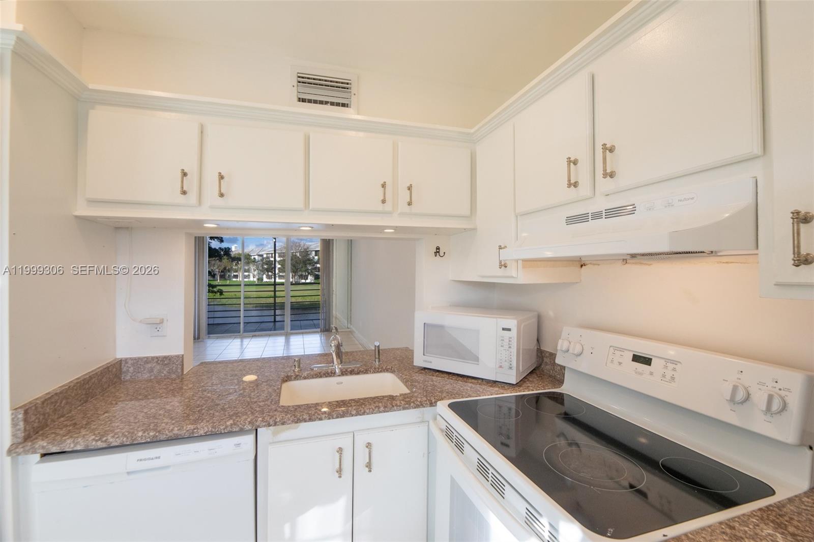 9311 Orange Grove Dr # 211, Davie FL 33324 photo 4