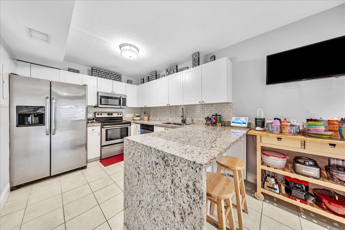 8715 Cleary Boulevard, Plantation FL 33324 photo 2