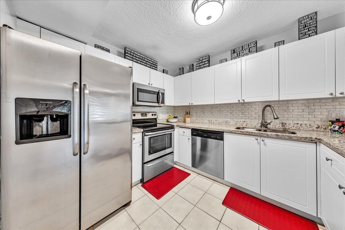 8715 Cleary Boulevard, Plantation FL 33324 photo 3