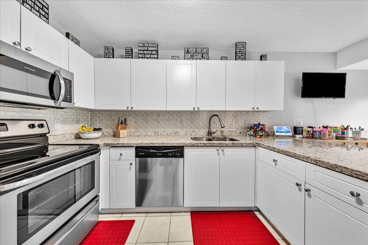 8715 Cleary Boulevard, Plantation FL 33324 photo 4