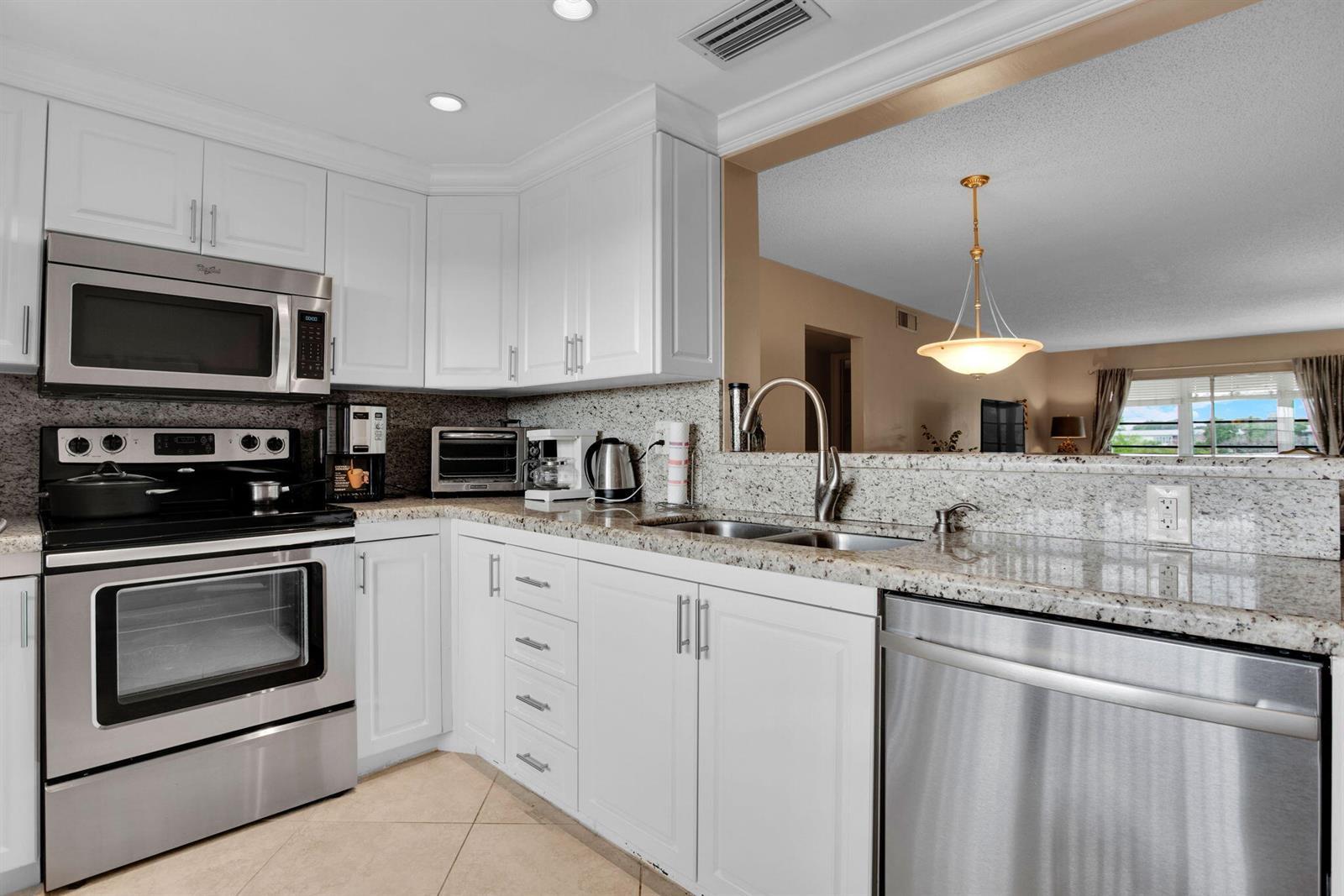 3202 Portofino Point # E4, Coconut Creek FL 33066 photo 2