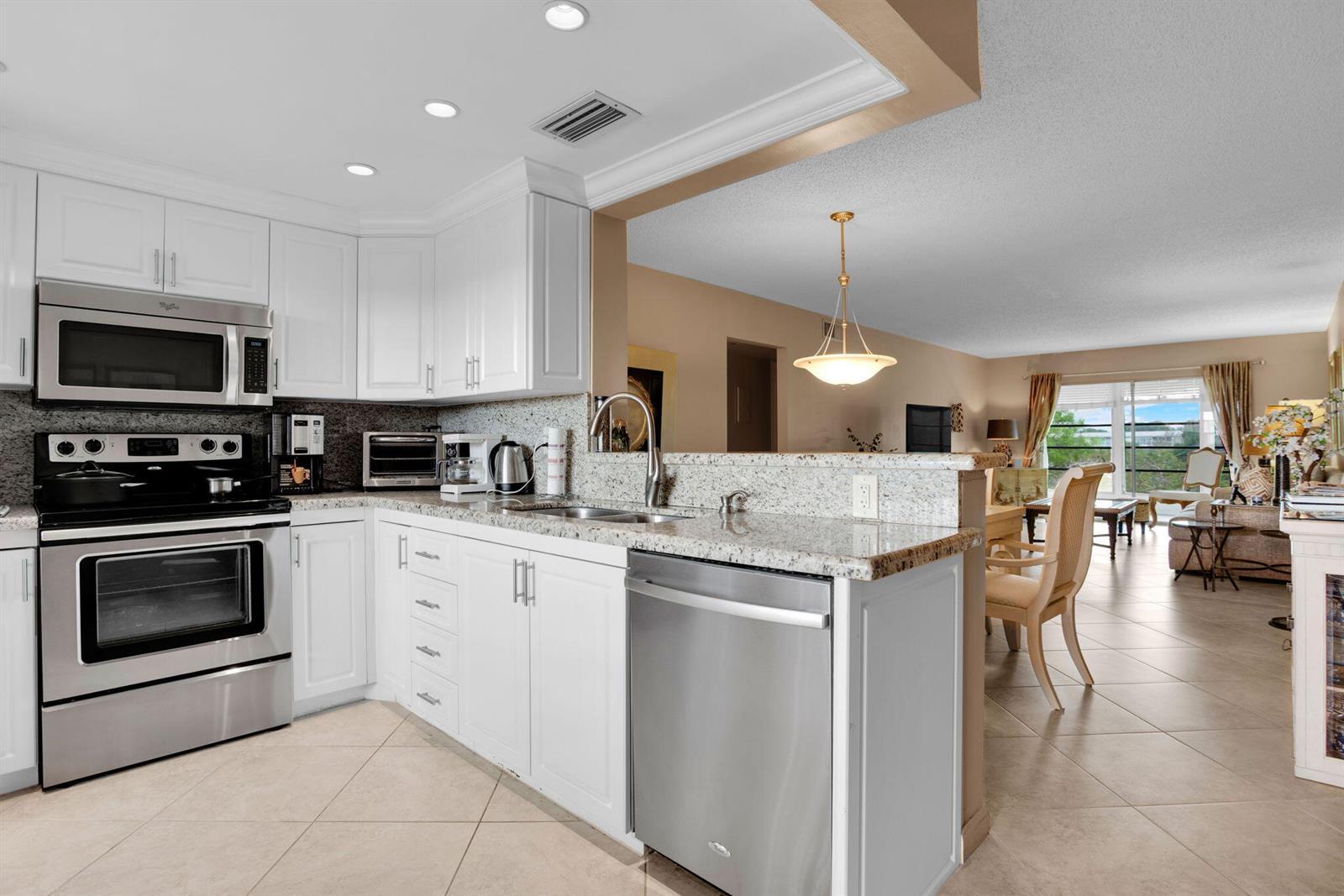3202 Portofino Point # E4, Coconut Creek FL 33066 photo 4