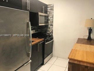 323 Washington Ave # 4, Miami Beach FL 33139 photo 2