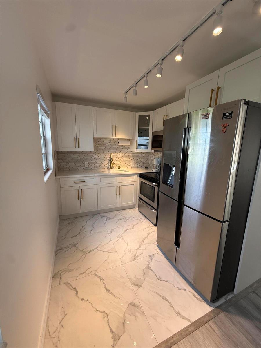 389 Fanshaw J # 389, Boca Raton FL 33434 photo 2