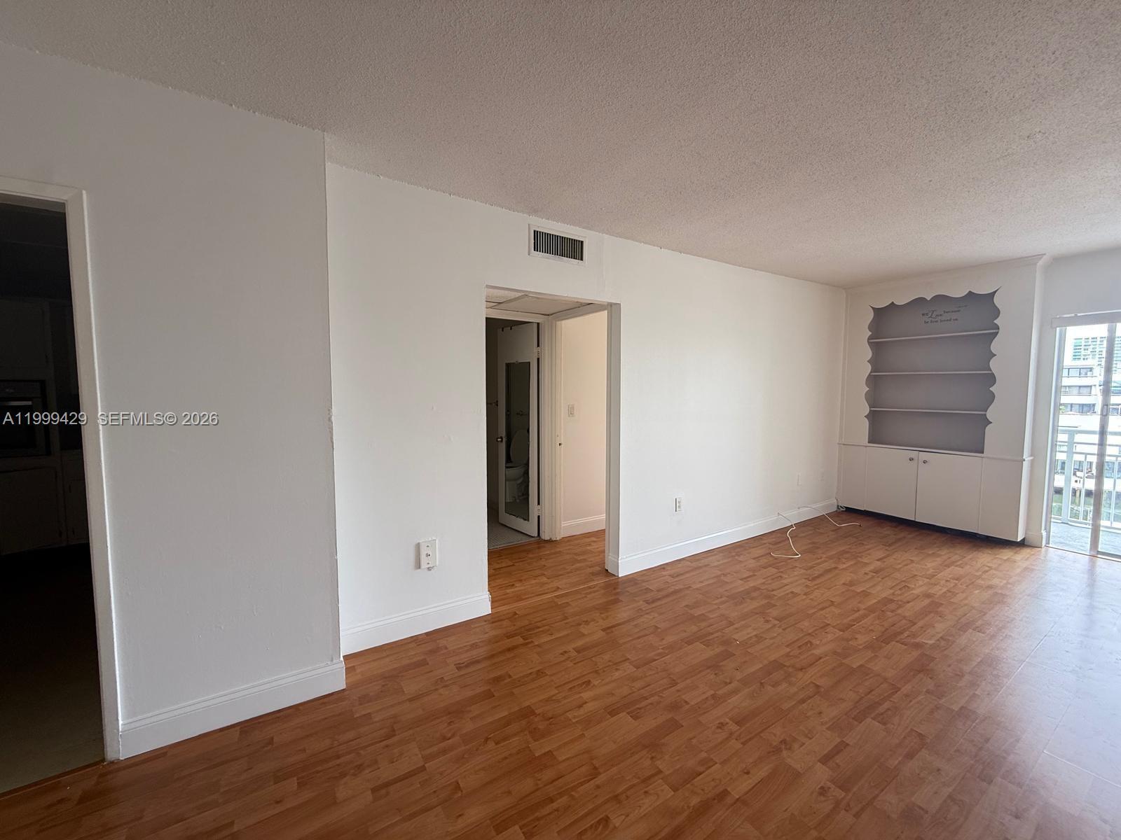 400 Kings Point Dr # 527, Sunny Isles Beach FL 33160 photo 2