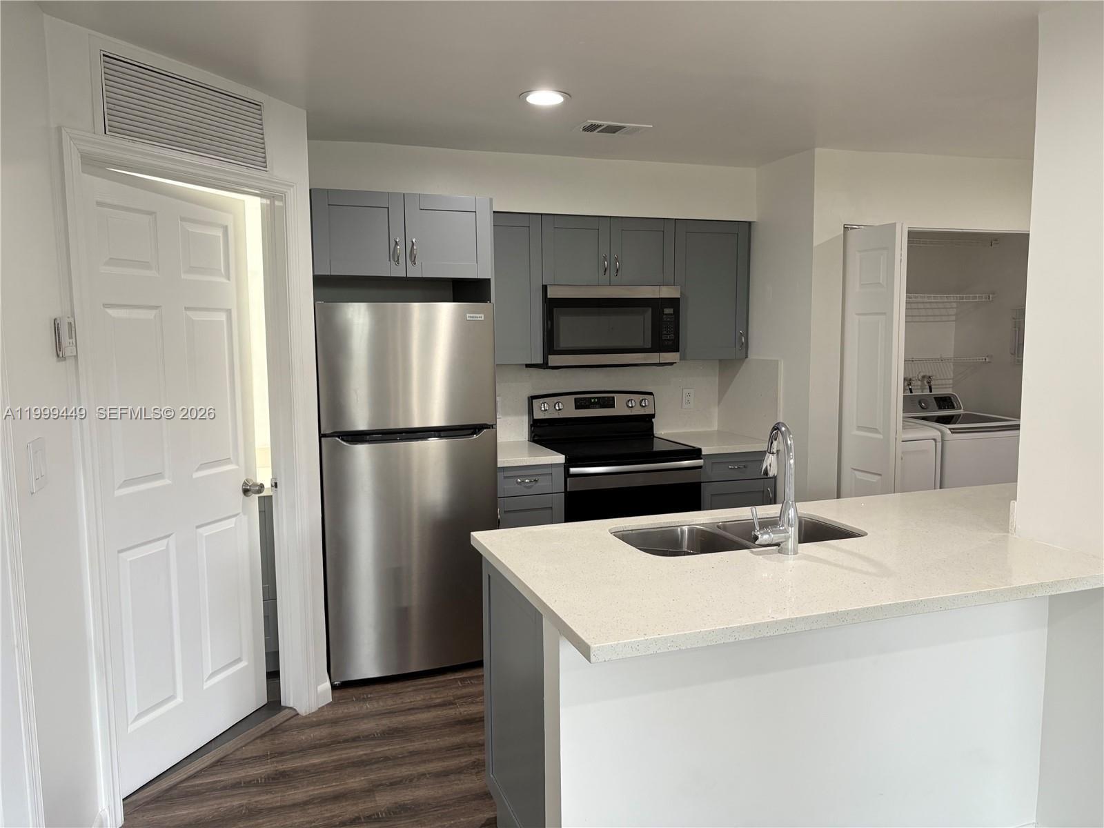 Hialeah, FL 33015 photo 5